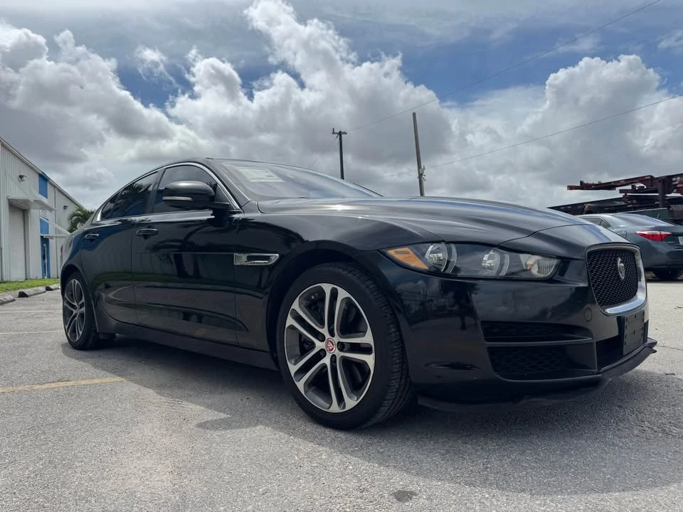 2017 Jaguar XE - Image 13 of 14