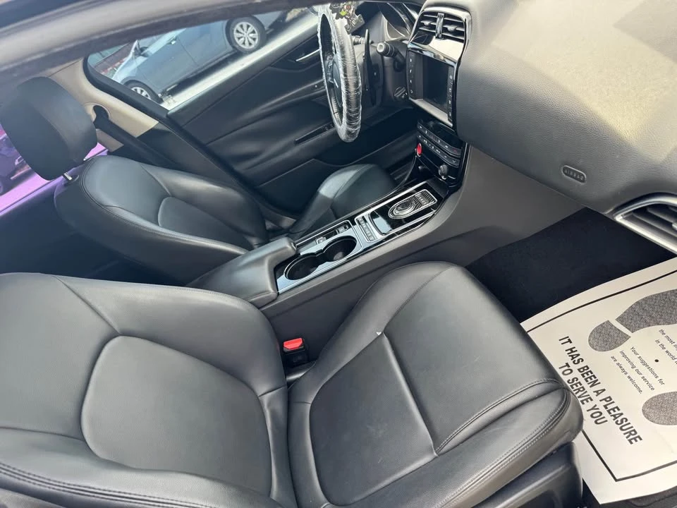 2017 Jaguar XE - Image 9 of 14