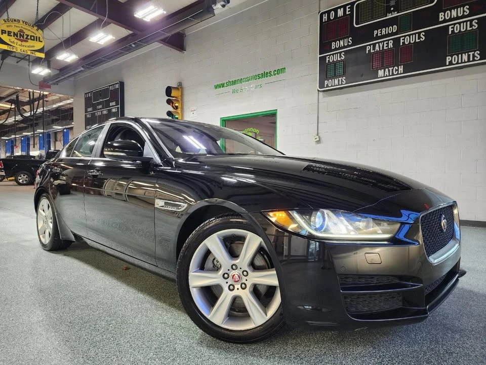 2017 Jaguar XE - Image 14 of 15