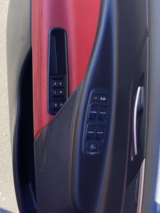2017 Jaguar XE - Image 9 of 20