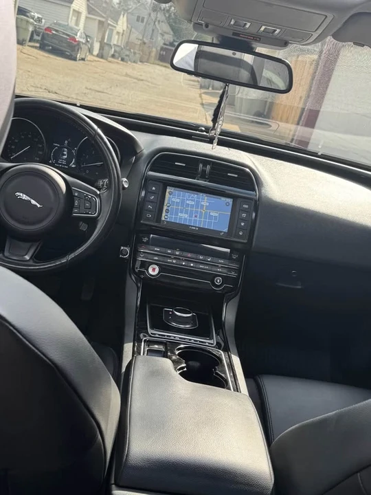 2017 Jaguar XE - Image 6 of 13