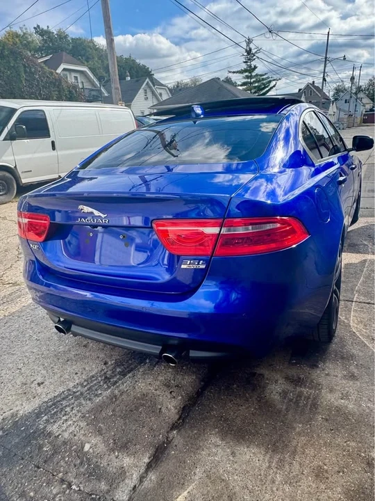 2017 Jaguar XE - Image 4 of 13