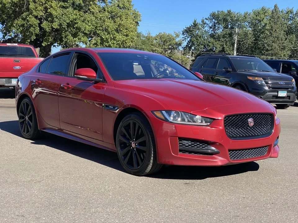 2017 Jaguar XE - Image 4 of 20