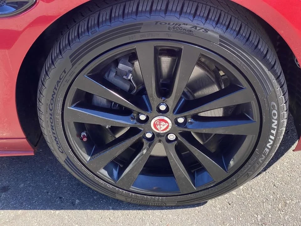 2017 Jaguar XE - Image 5 of 20