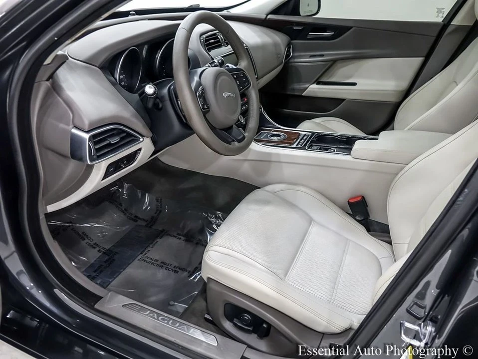 2017 Jaguar XE - Image 19 of 20