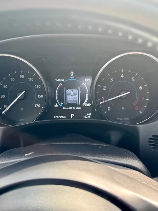 2017 Jaguar XE - Image 7 of 13