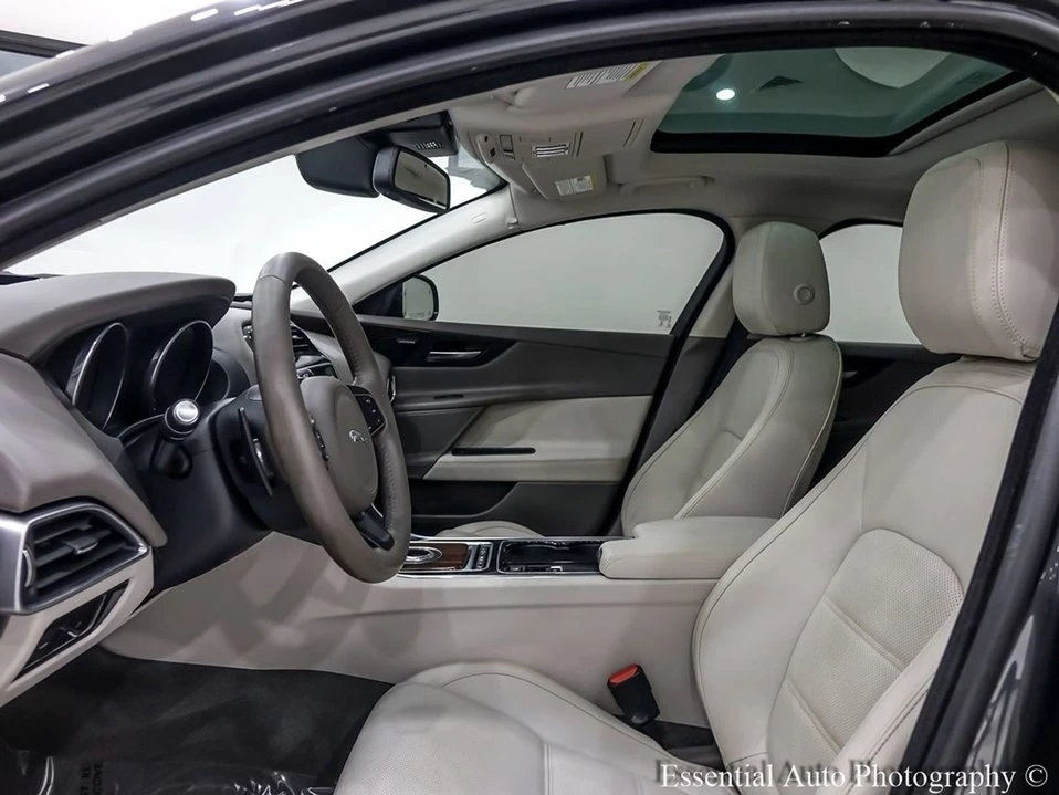 2017 Jaguar XE - Image 18 of 20