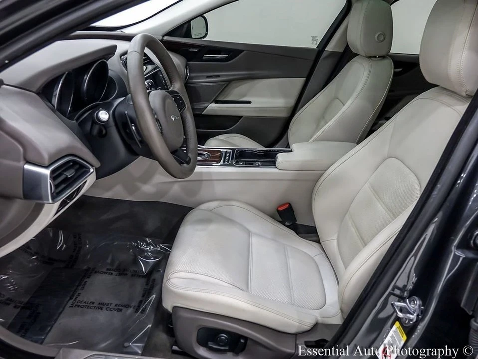 2017 Jaguar XE - Image 17 of 20