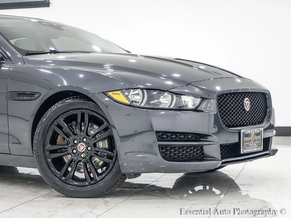 2017 Jaguar XE - Image 10 of 20