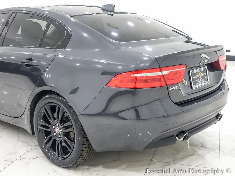 2017 Jaguar XE - Image 2 of 18
