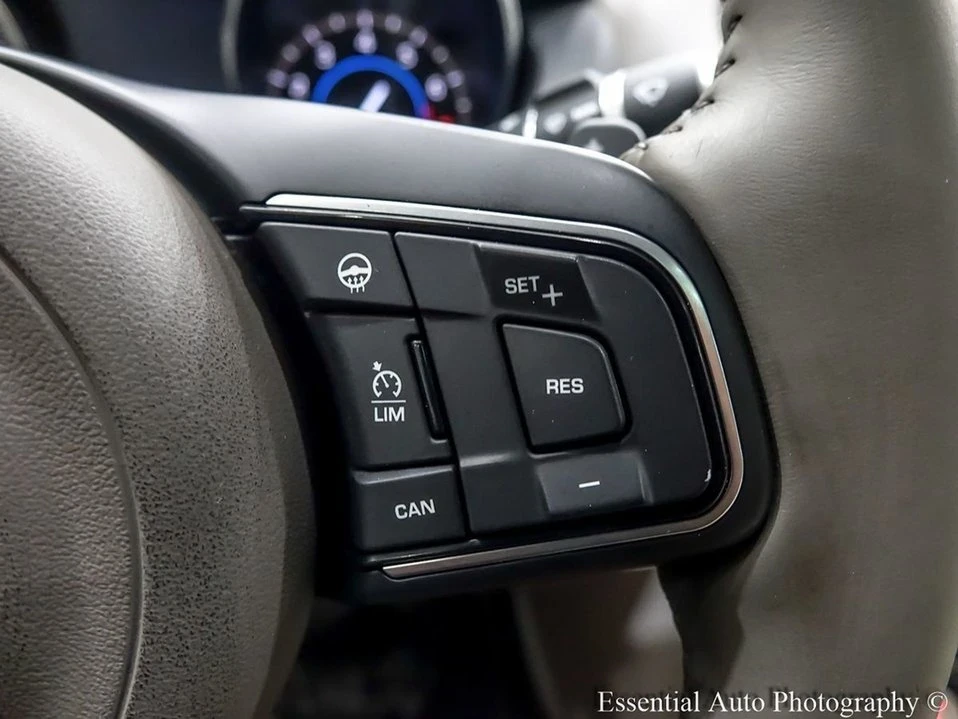 2017 Jaguar XE - Image 7 of 20