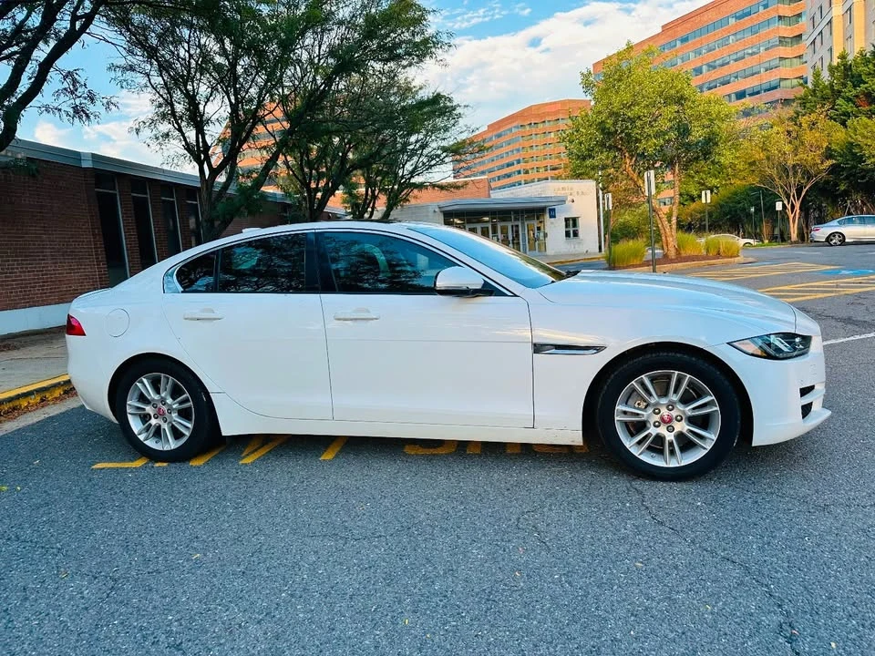 2017 Jaguar XE - Image 7 of 20