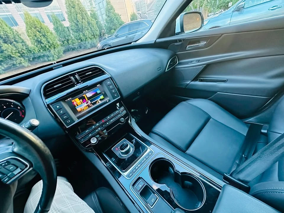 2017 Jaguar XE - Image 19 of 20