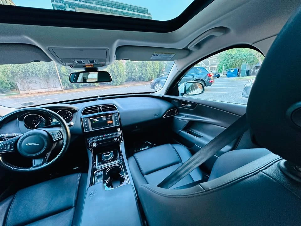2017 Jaguar XE - Image 14 of 20