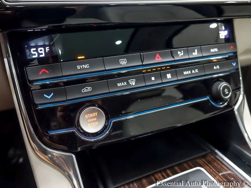 2017 Jaguar XE - Image 8 of 18