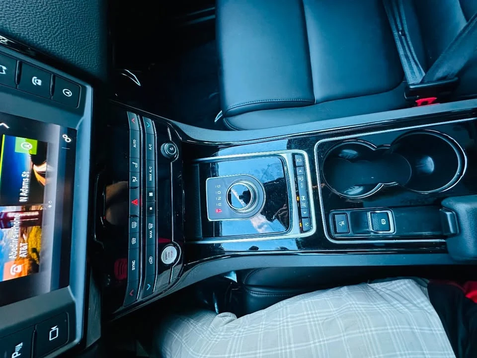 2017 Jaguar XE - Image 17 of 20