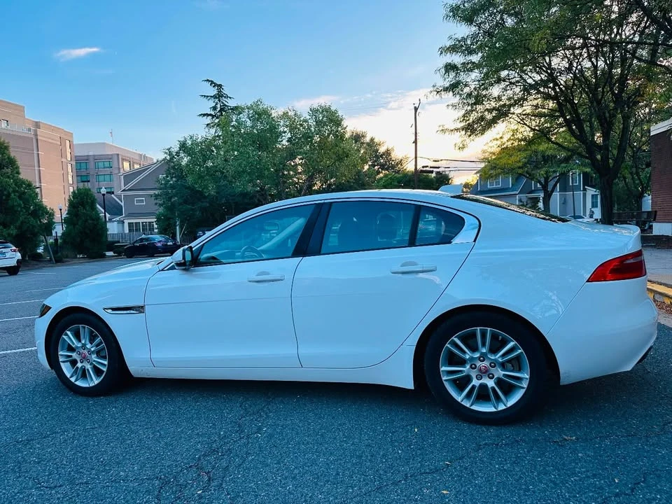 2017 Jaguar XE - Image 12 of 20