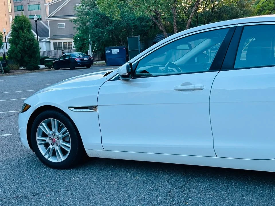 2017 Jaguar XE - Image 11 of 20