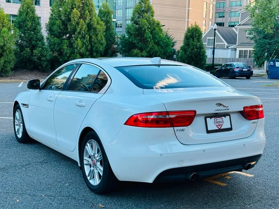 2017 Jaguar XE - Image 9 of 20