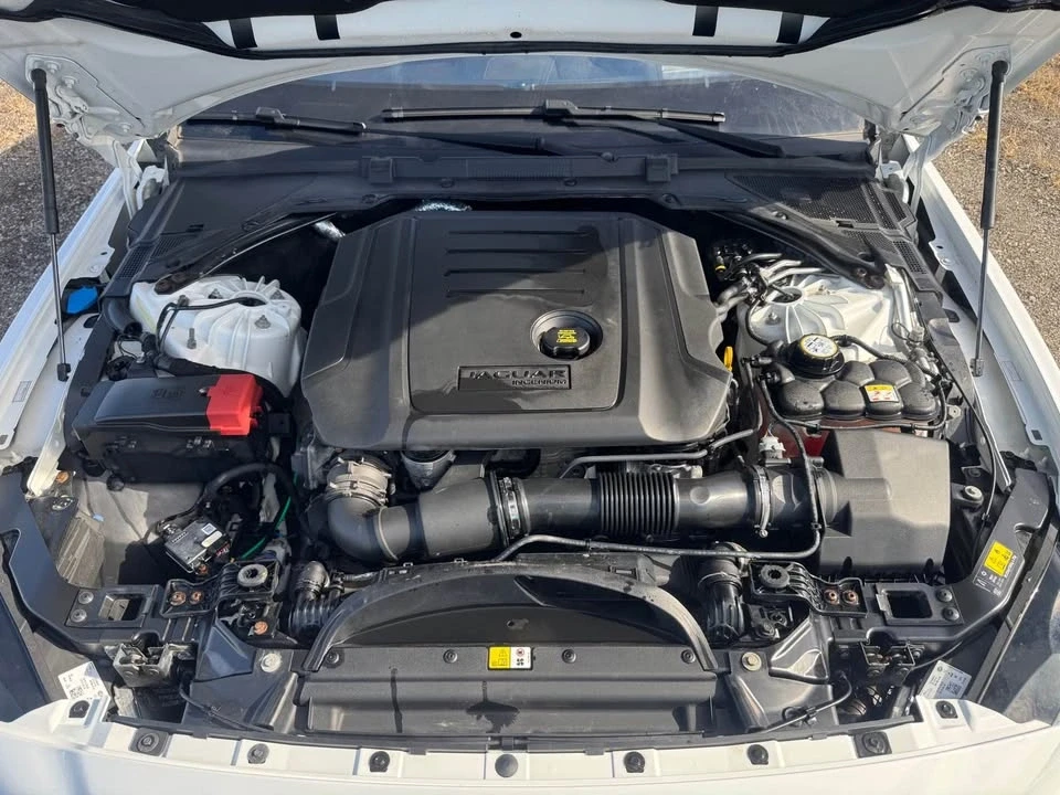 2017 Jaguar XE - Image 14 of 16