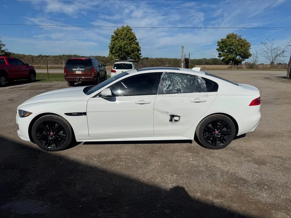 2017 Jaguar XE - Image 9 of 16