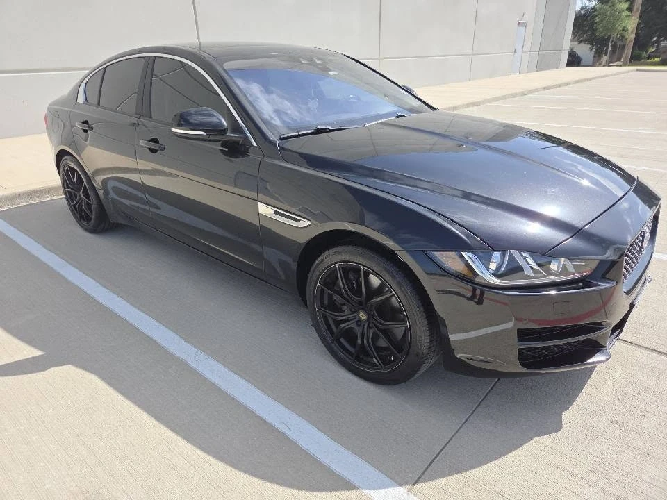 2017 Jaguar XE - Image 4 of 12