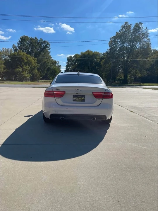 2017 Jaguar XE - Image 6 of 12