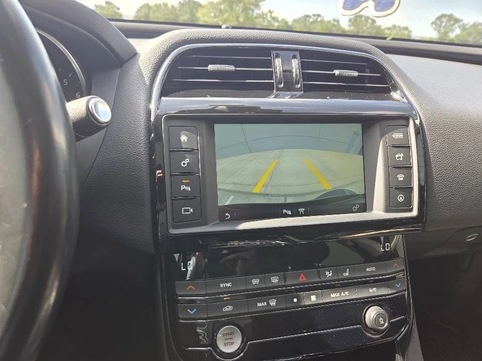 2017 Jaguar XE - Image 11 of 12