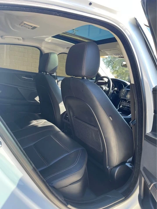 2017 Jaguar XE - Image 10 of 12