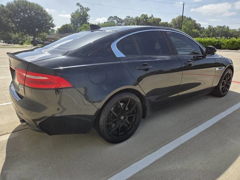 2017 Jaguar XE - Image 6 of 12