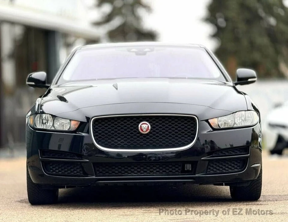 2017 Jaguar XE - Image 3 of 5