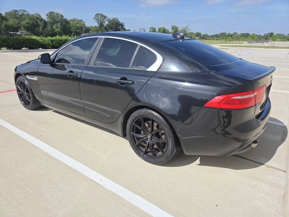 2017 Jaguar XE - Image 5 of 12