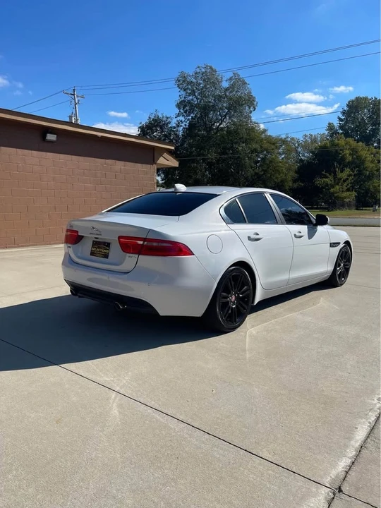 2017 Jaguar XE - Image 4 of 12