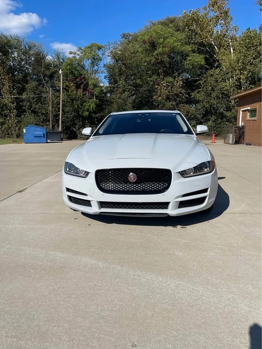 2017 Jaguar XE - Image 3 of 12