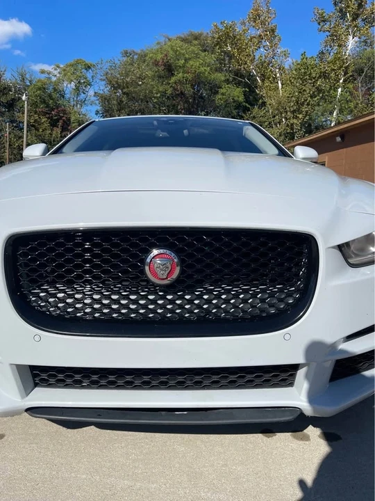 2017 Jaguar XE - Image 5 of 12