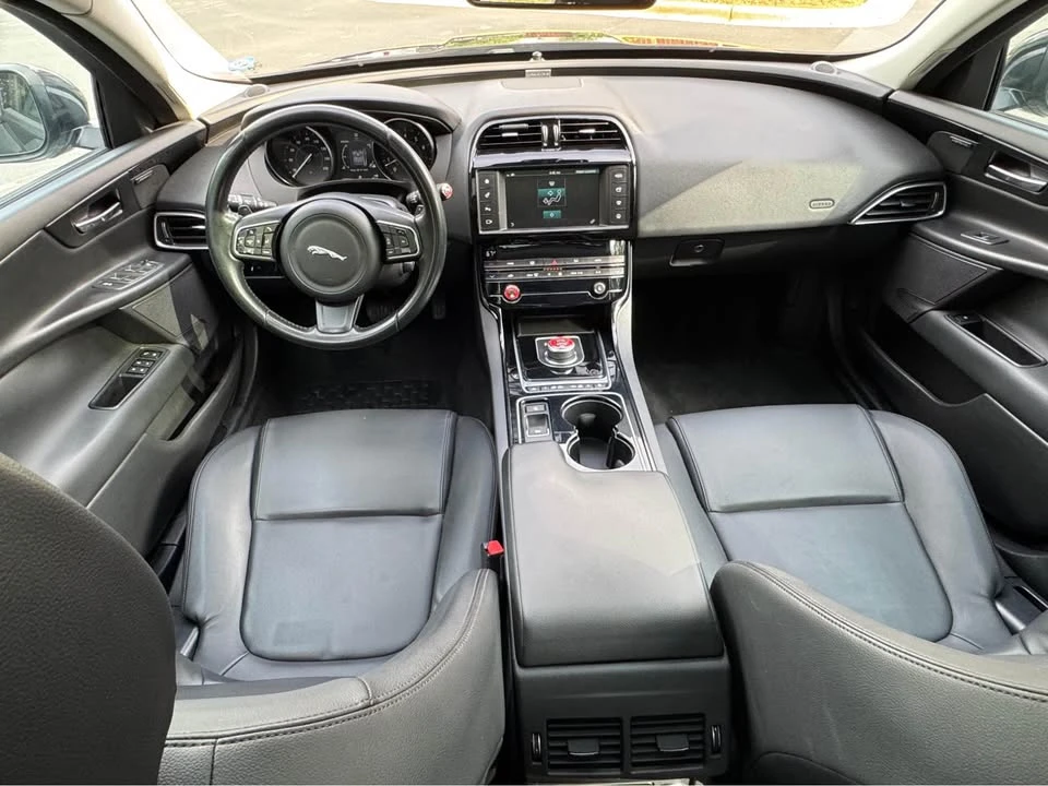 2017 Jaguar XE - Image 2 of 11