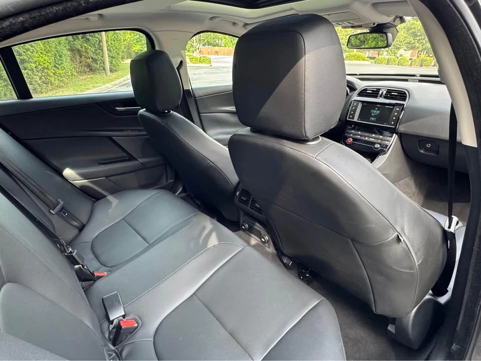 2017 Jaguar XE - Image 5 of 11