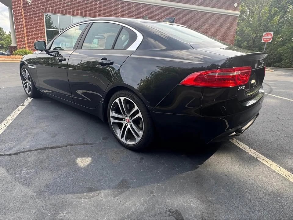 2017 Jaguar XE - Image 10 of 11