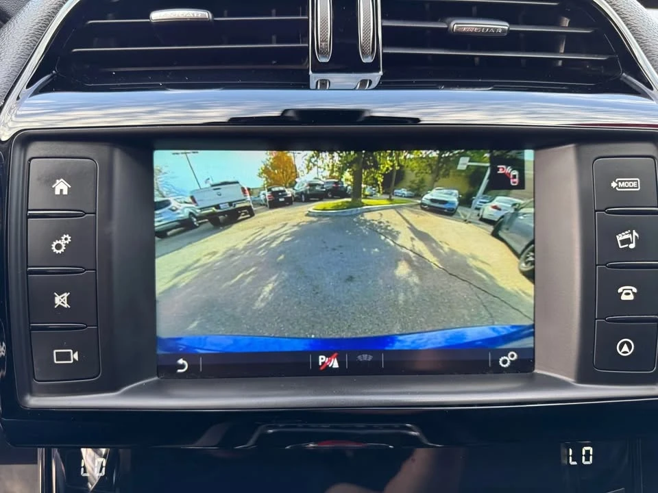 2017 Jaguar XE - Image 19 of 20
