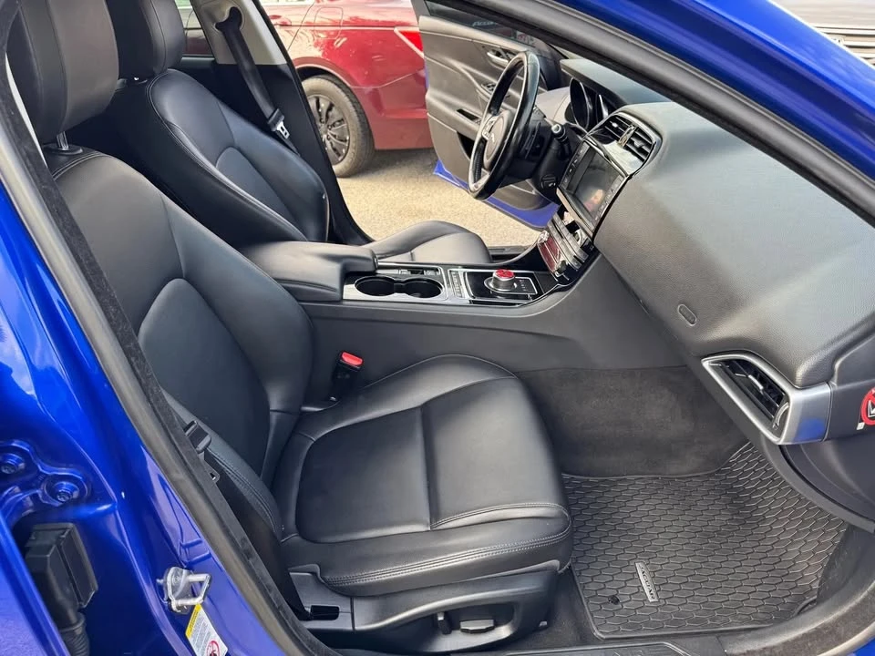 2017 Jaguar XE - Image 10 of 20