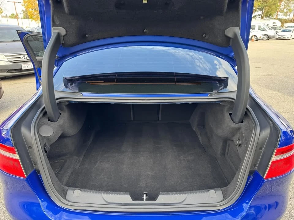 2017 Jaguar XE - Image 11 of 20