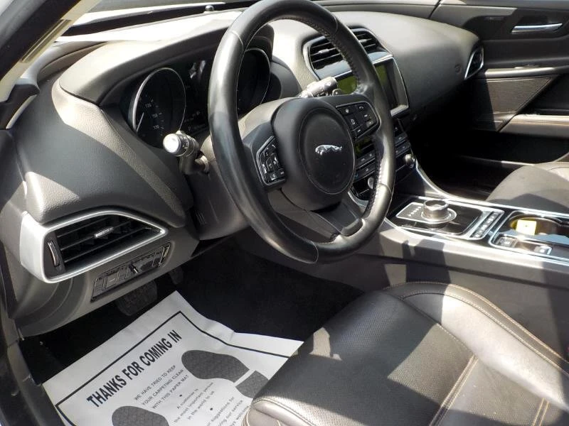 2017 Jaguar XE - Image 7 of 15