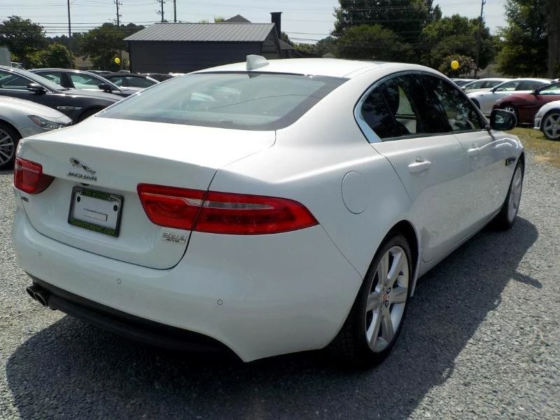 2017 Jaguar XE - Image 3 of 15