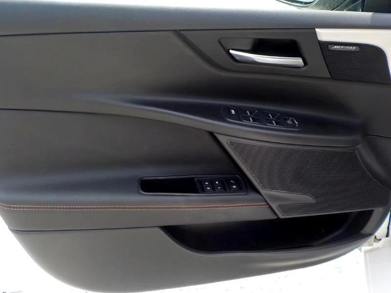 2017 Jaguar XE - Image 6 of 15