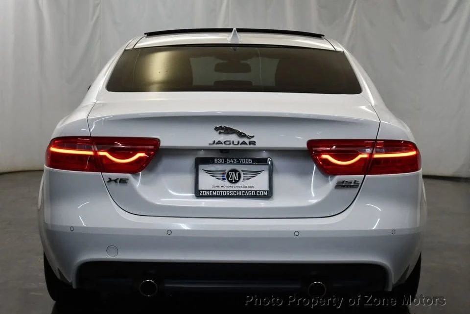 2017 Jaguar XE - Image 10 of 19