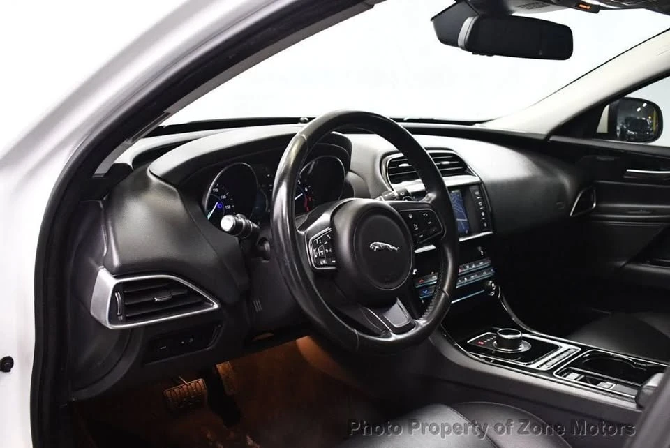 2017 Jaguar XE - Image 5 of 19