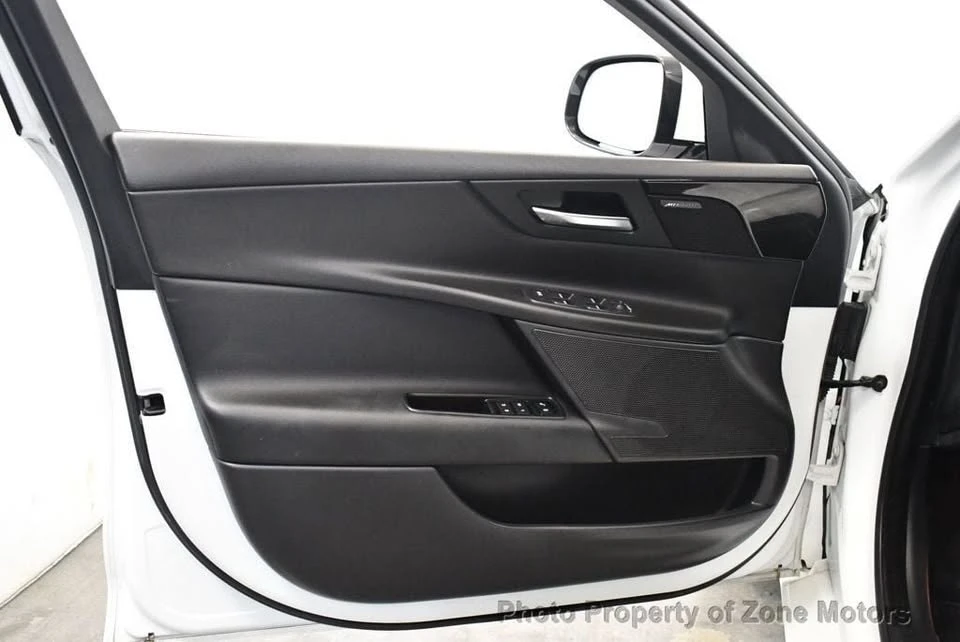 2017 Jaguar XE - Image 7 of 19