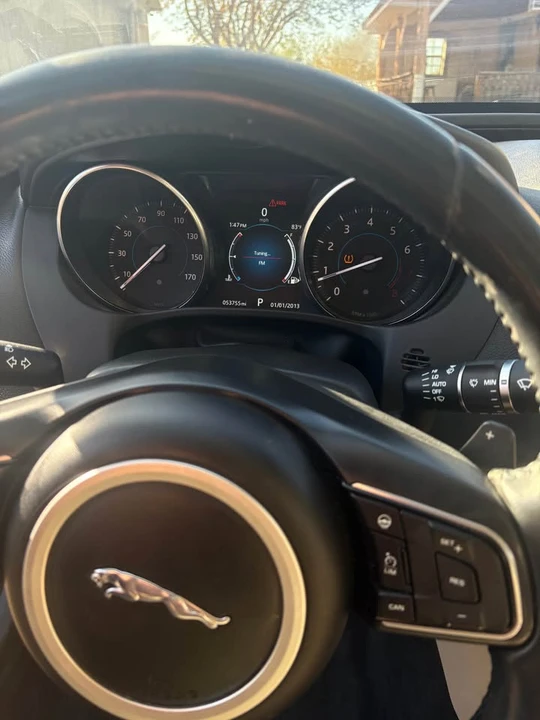 2017 Jaguar XE - Image 6 of 8