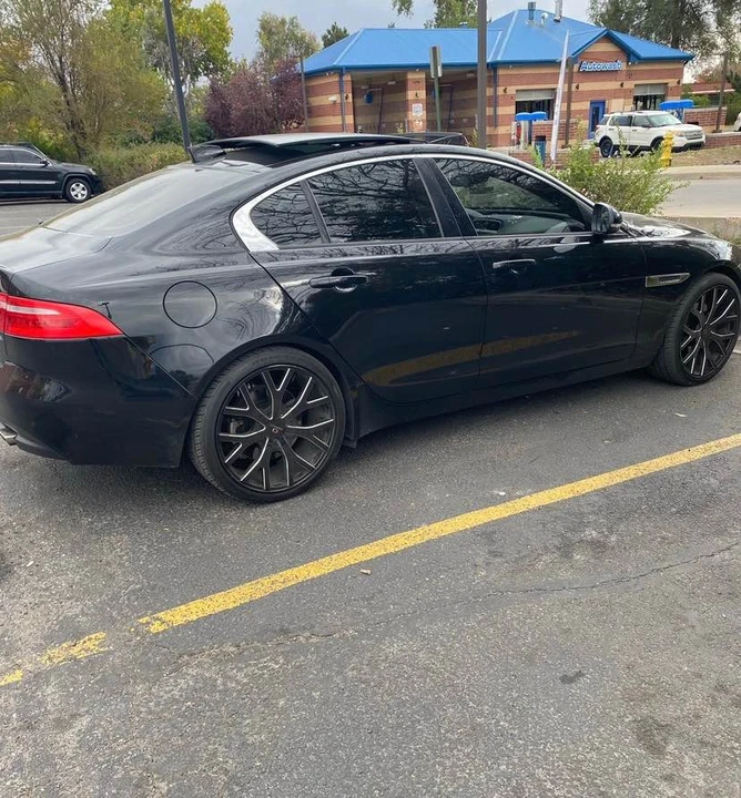 2017 Jaguar XE - Image 6 of 10