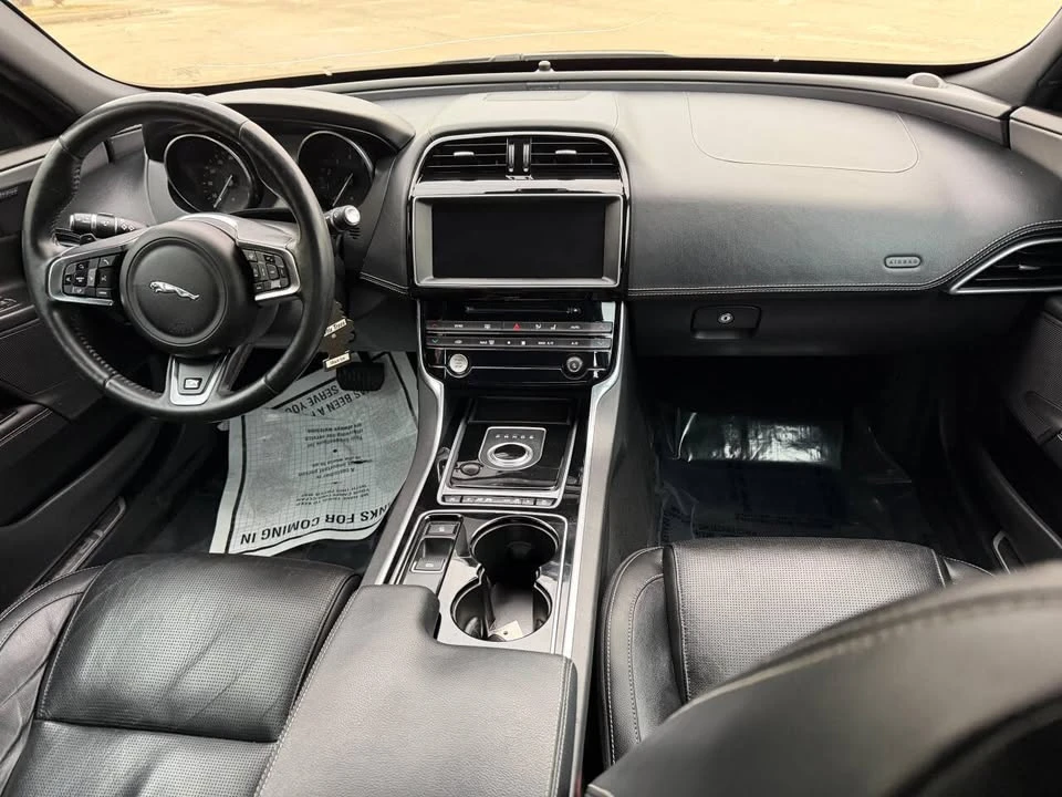 2017 Jaguar XE - Image 12 of 20